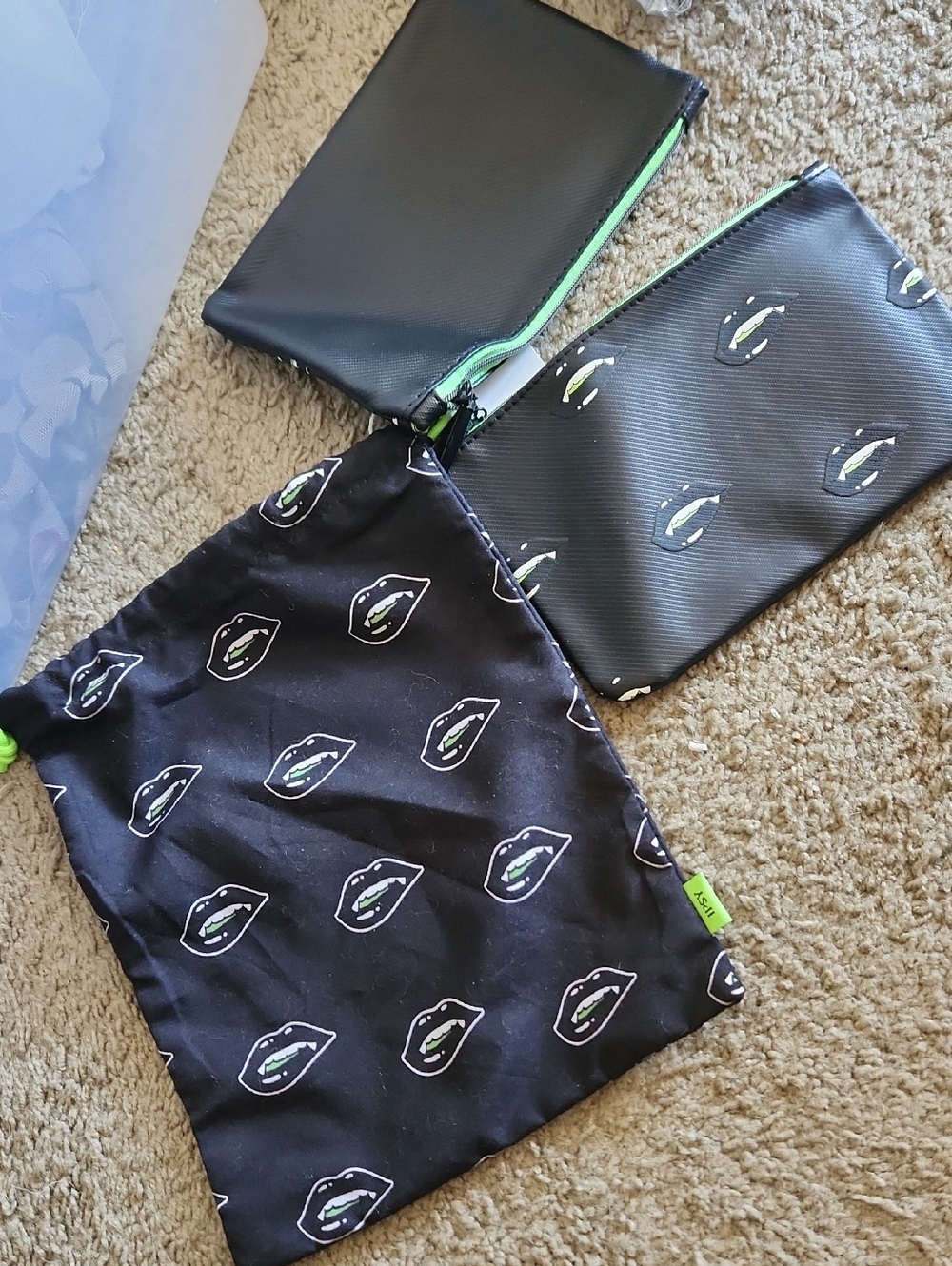 IPSY Dracula Lip Print Pouch Set with Green Accent 3pc